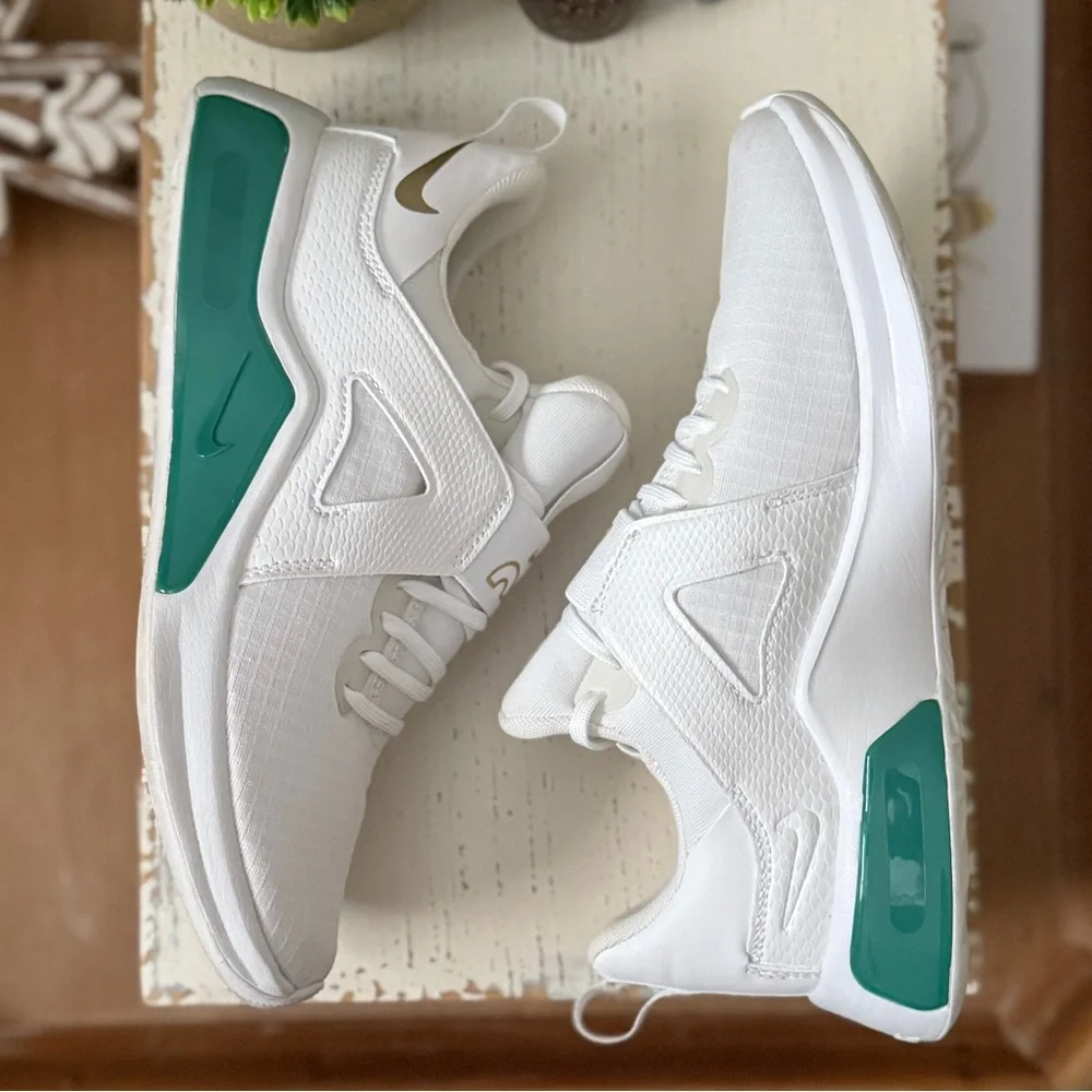 Nike Air Max Bella TR5 Sneakers - Picture 3 of 12